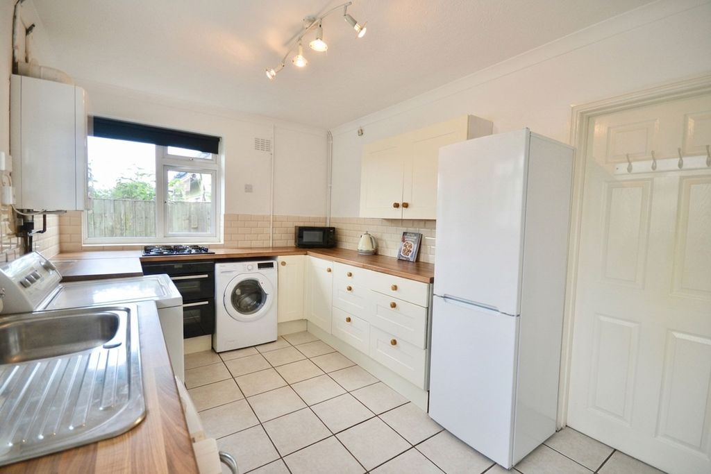 Property photo 2 of 20