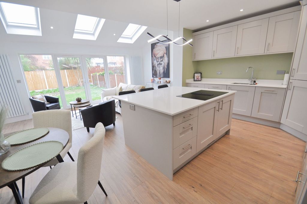 Property photo 2 of 34