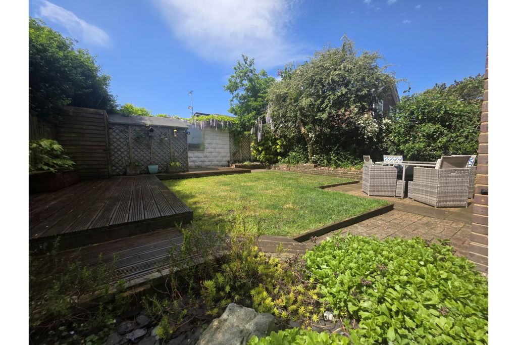 Property photo 3 of 20 Garden