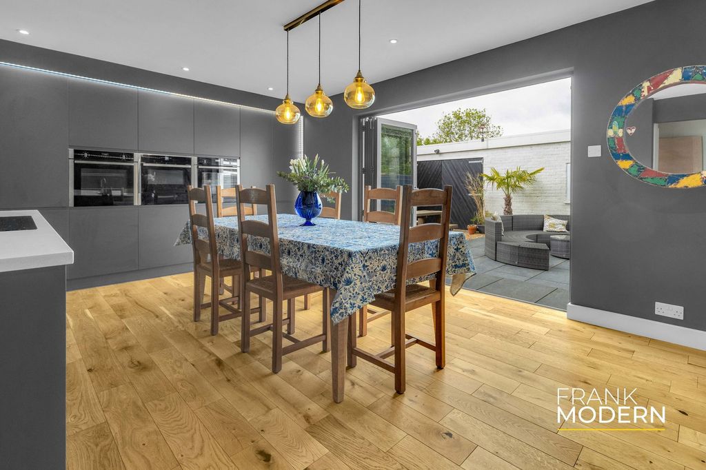 Property photo 3 of 46 Kitchen / Diner