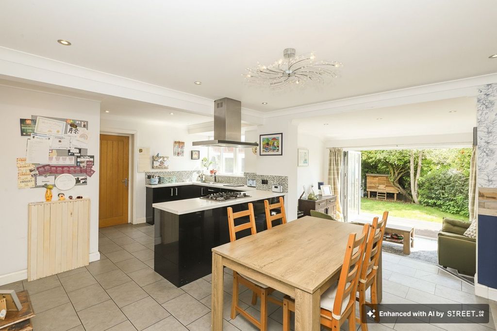 Property photo 2 of 23