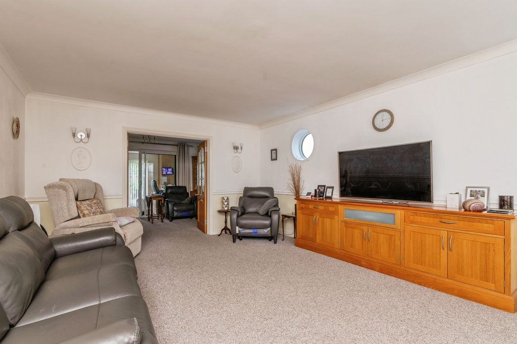 Property photo 3 of 26 Photo
