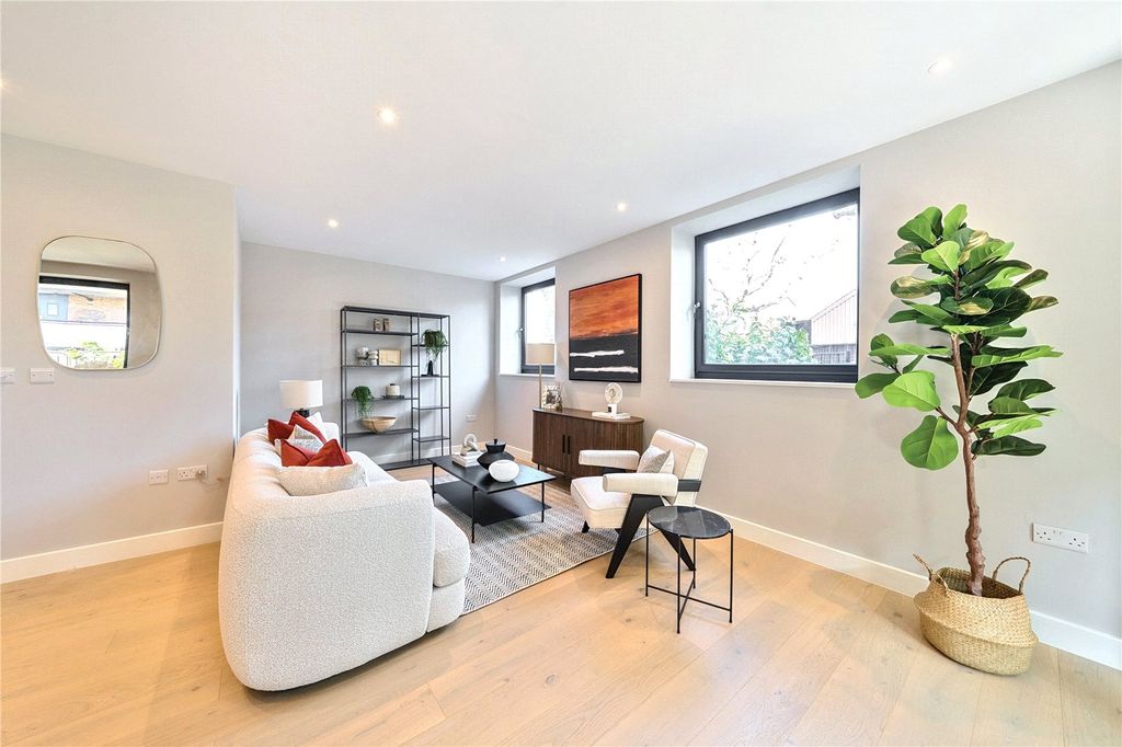 Property photo 2 of 11 Picture No. 23