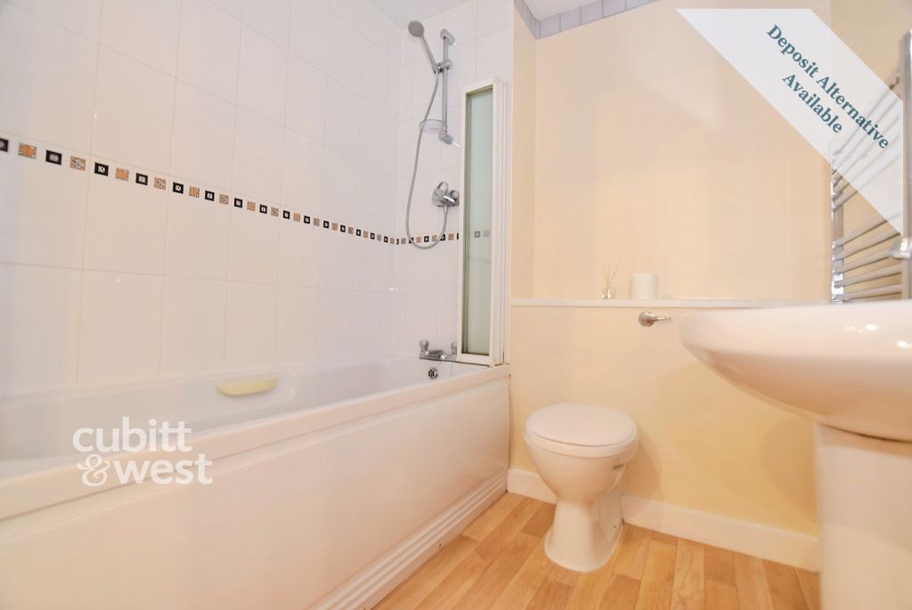 Property photo 3 of 10 Bathroom