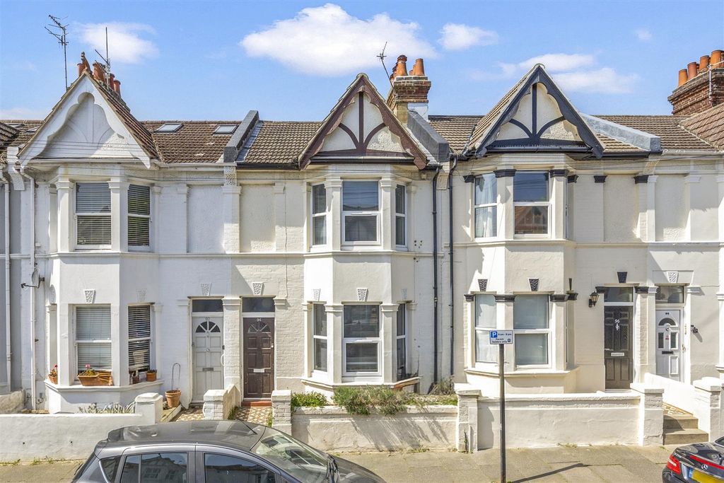 Property photo 1 of 14 Tamworth Road 94-019.Jpg