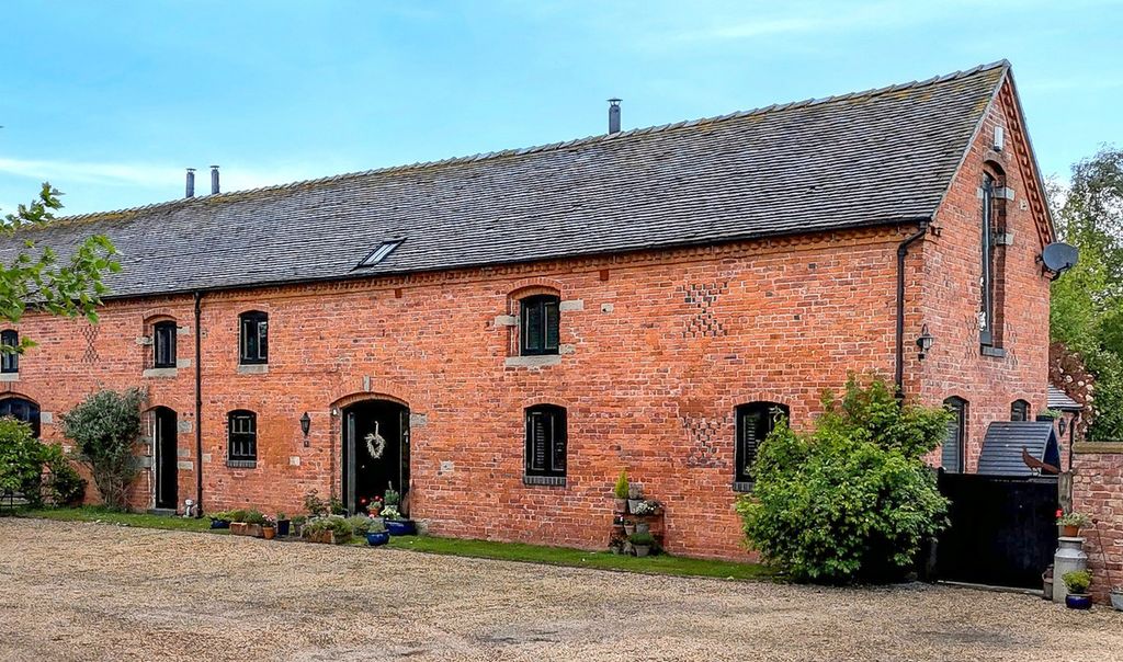 Property photo 1 of 32