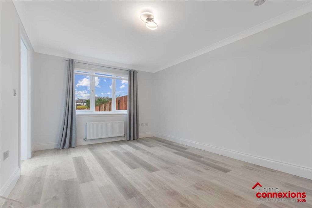 Property photo 2 of 30 Lounge (1)