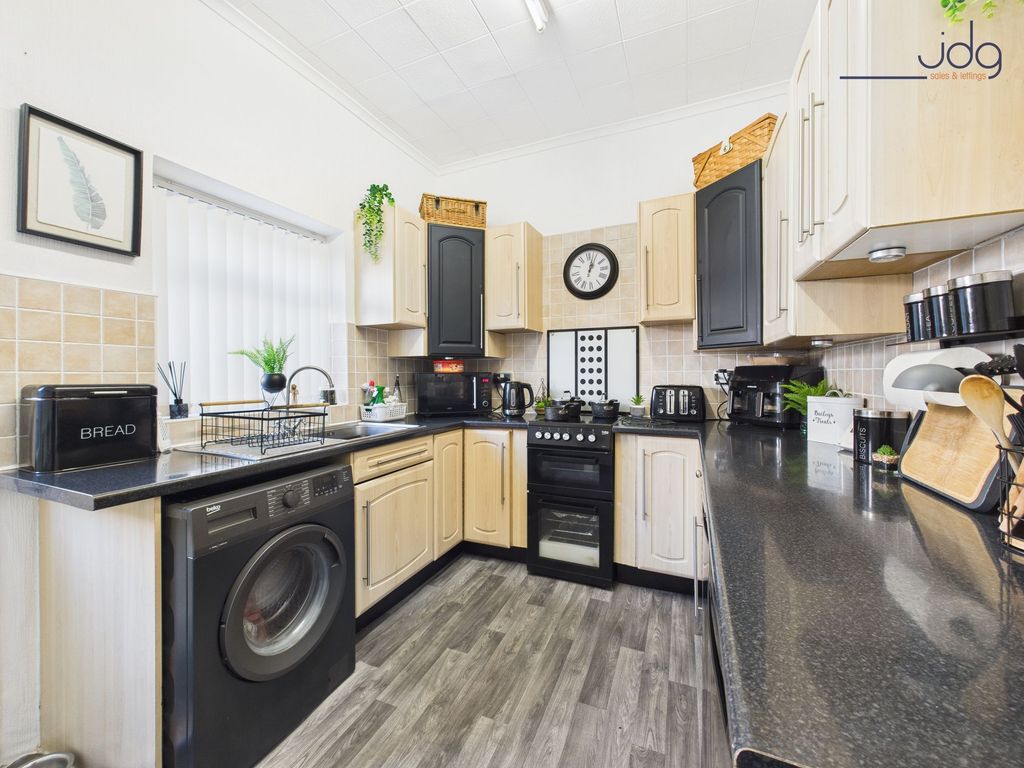 Property photo 2 of 12 Kitchen