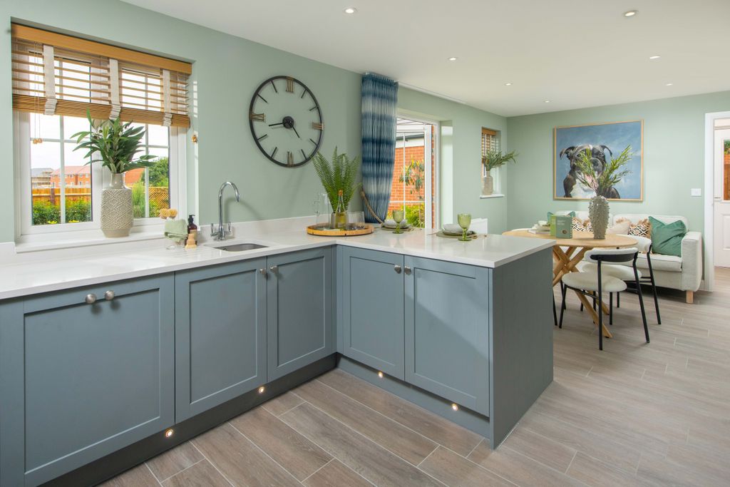 Property photo 3 of 10 Henley Gate Bar_Langley_Kitchen