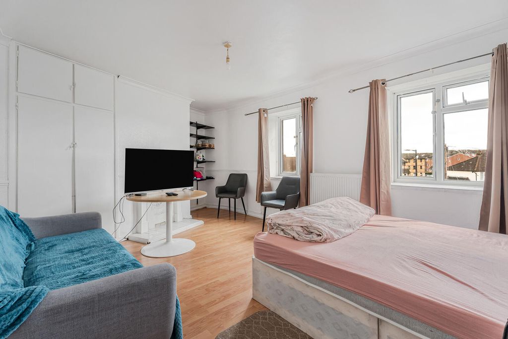 Property photo 3 of 20 Bedroom