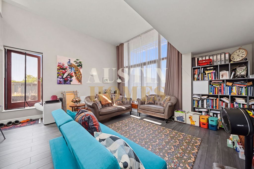 Property photo 1 of 12