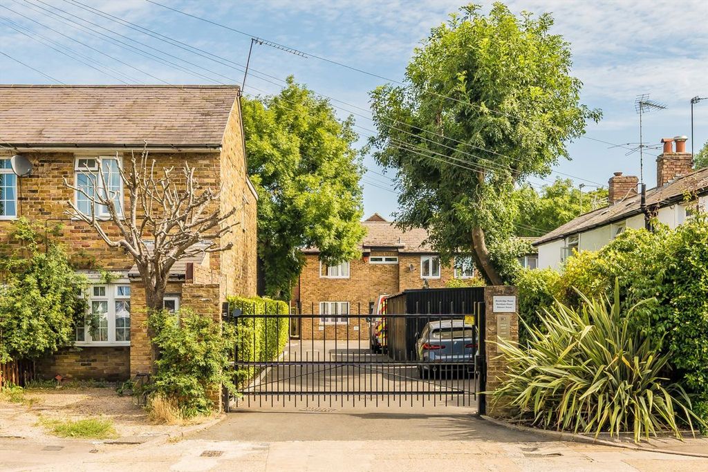 Property photo 1 of 5