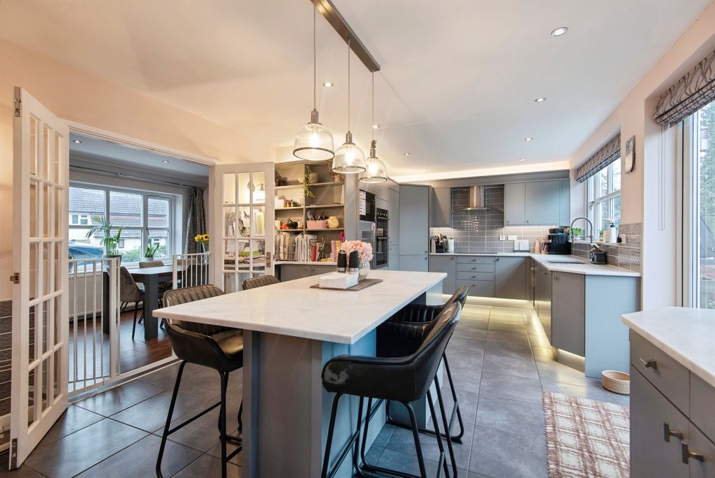 Property photo 3 of 23