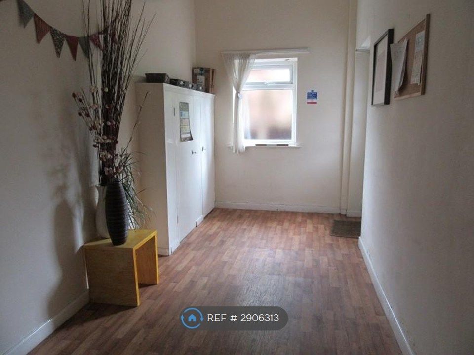 Property photo 3 of 12 Communal Entrance Hall