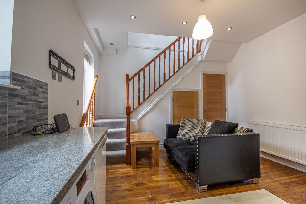 Property photo 2 of 9 2