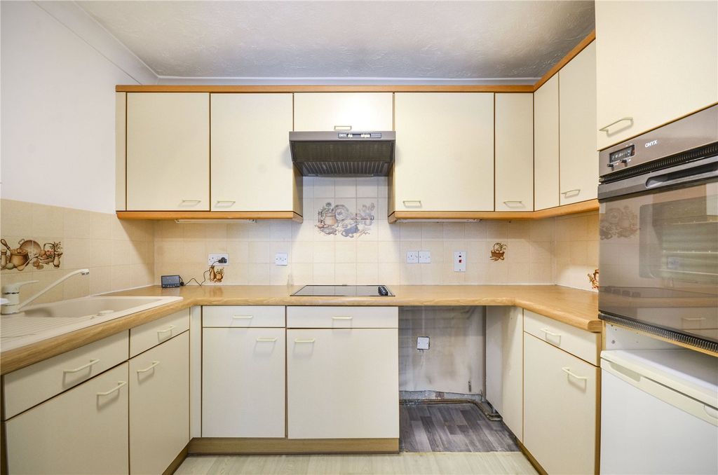 Property photo 2 of 12 Kitchen