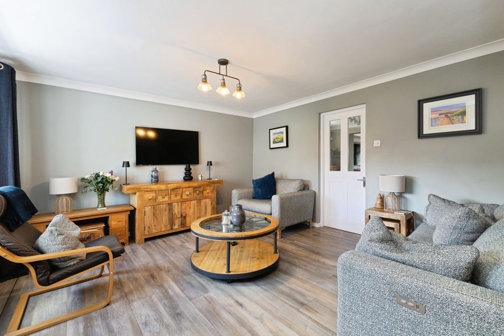 Property photo 3 of 17 Pbox-Img.Jpg