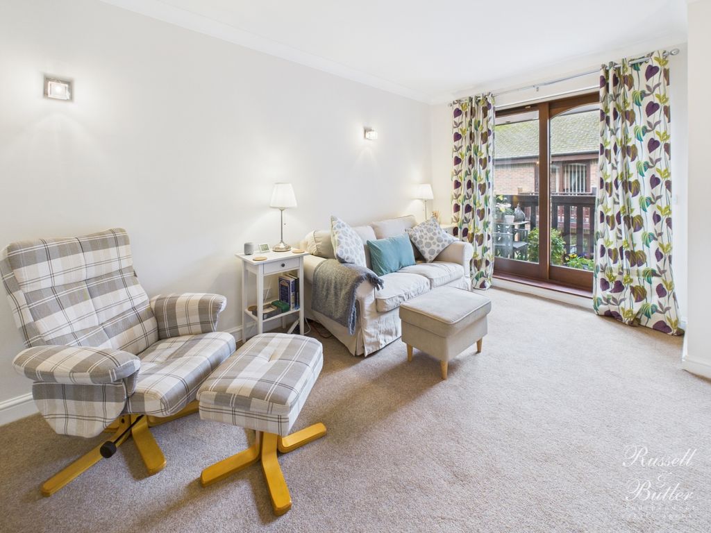 Property photo 3 of 16 Cam01995G0-Pr0385-Still001