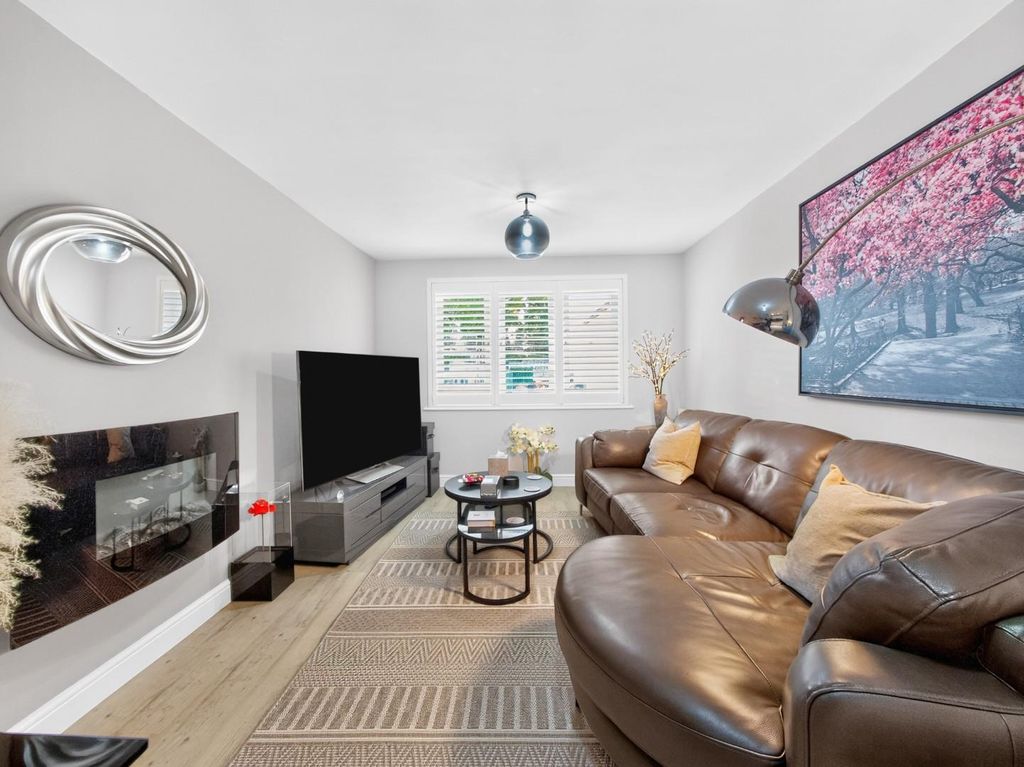 Property photo 2 of 17 Pnmb1076.Jpg