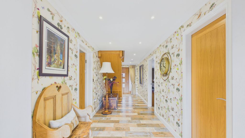 Property photo 2 of 39