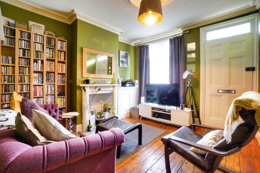 Property photo 2 of 17
