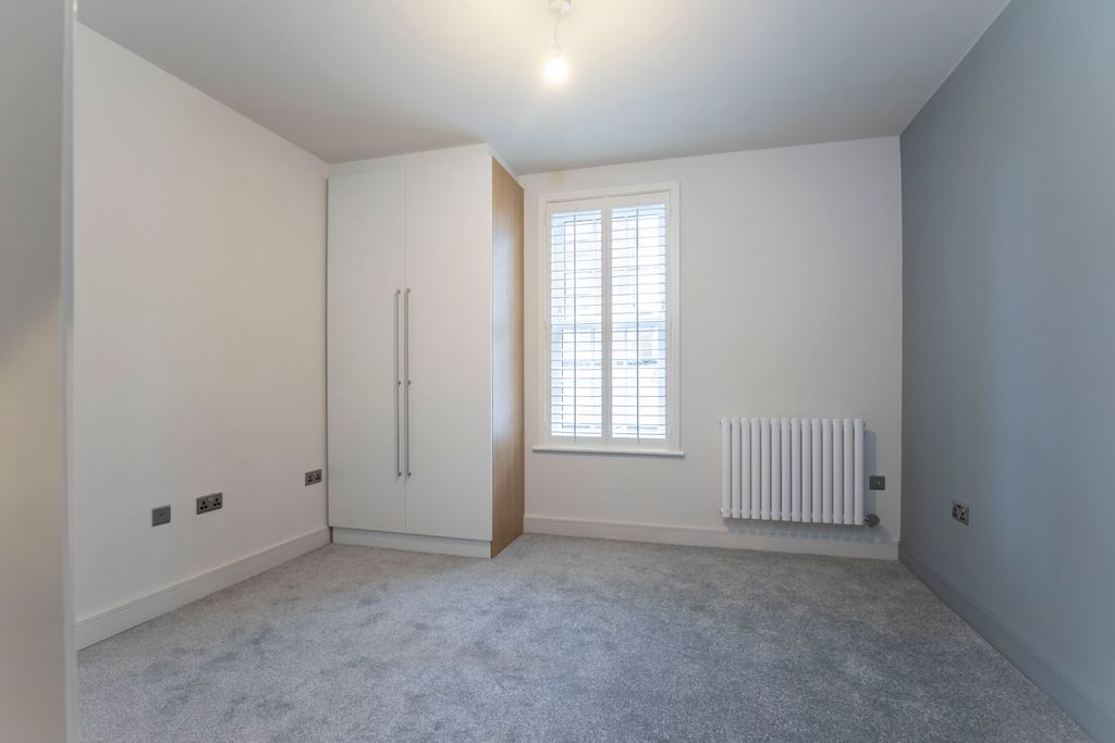 Property photo 3 of 8 Flat 11, Buckingham Court-07