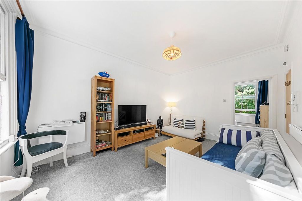 Property photo 3 of 11