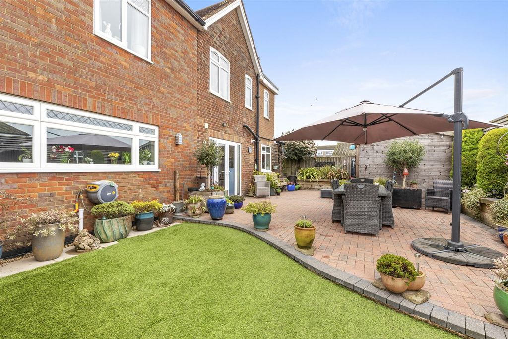 Property photo 2 of 19 Orchard House, Hp15 6Rh-4.Jpg