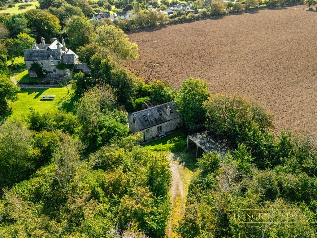 Property photo 2 of 19 4574932