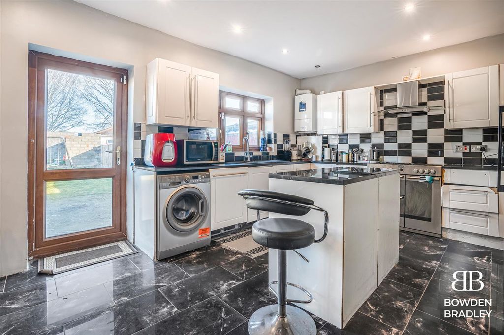 Property photo 2 of 19 Kitchen/Dining Area