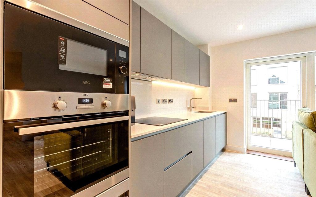 Property photo 1 of 9 Kitchen/Living