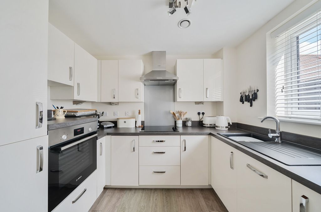 Property photo 3 of 10 1303701-6-6842B73...