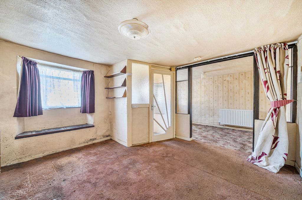 Property photo 3 of 15 Sitting/Dining Room