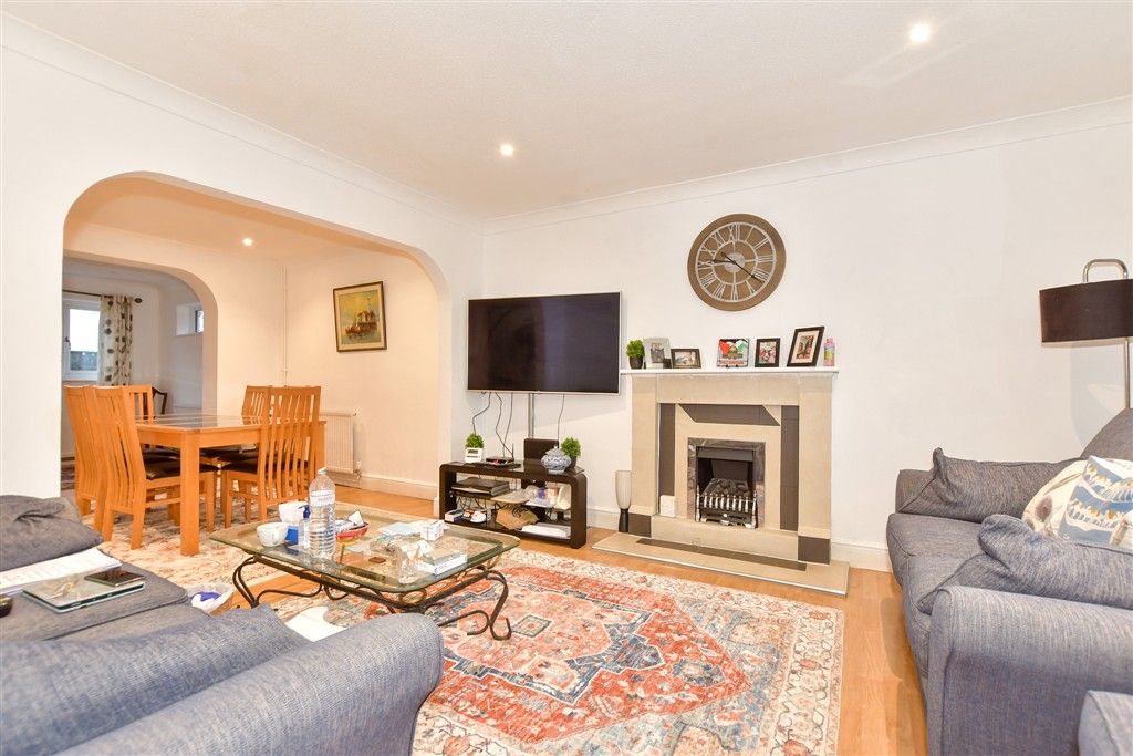 Property photo 2 of 12 Lounge