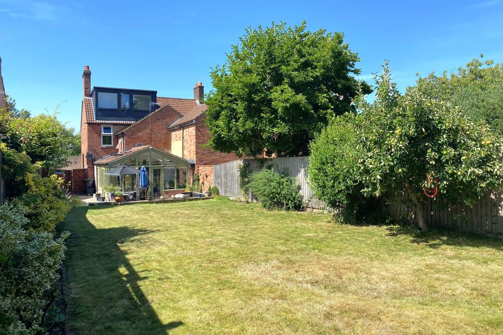 Property photo 2 of 11