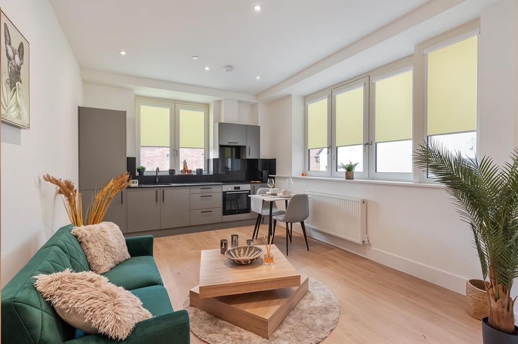 Property photo 2 of 13 St Johns Street