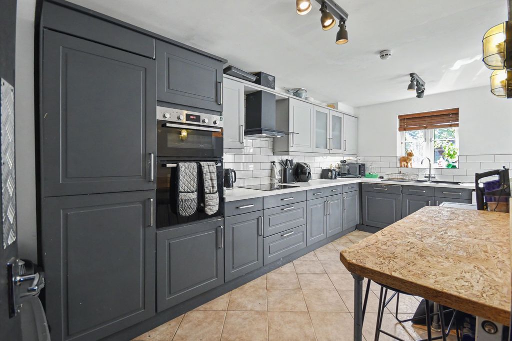 Property photo 3 of 19 41 Royal Crescent, Exeter, Ex2 7Qt
