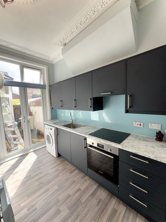 Property photo 1 of 8 An Extremely Spacious Ground Floor, Self-Contained Studio Flat.