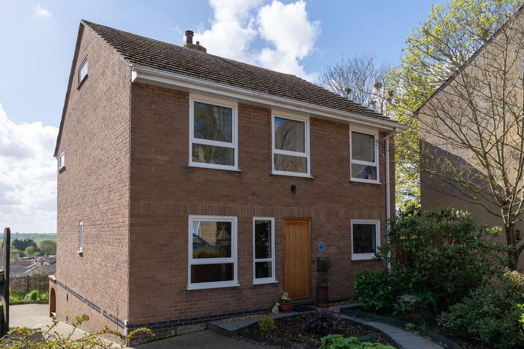 Property photo 1 of 18