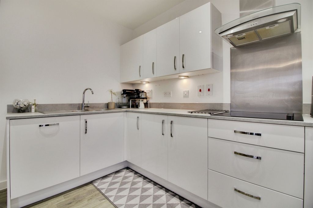 Additional image 8 of 2 bed flat for saleHilltop Way, Hatfield AL10