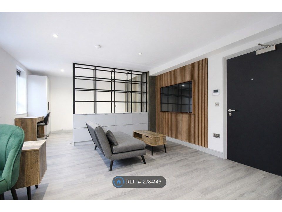 Property photo 3 of 14 Extra Large Living Space