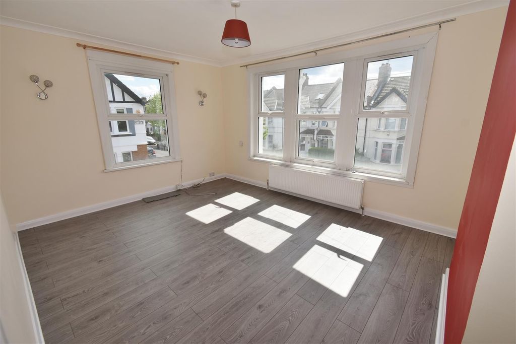 Property photo 2 of 6
