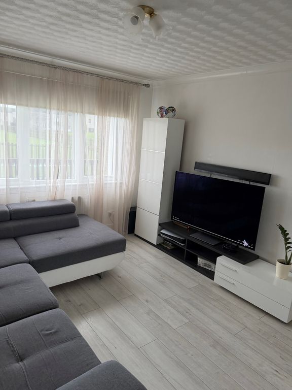 Property photo 3 of 10 Lounge Alt