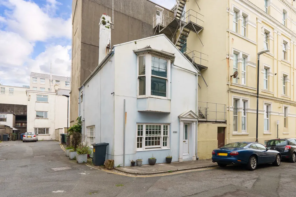Property photo 2 of 11
