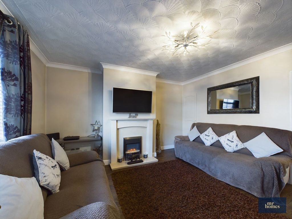 Property photo 2 of 33