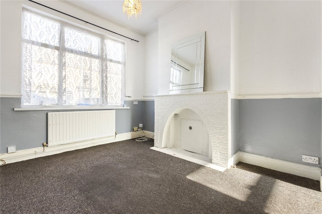 Property photo 2 of 19 Picture No. 16