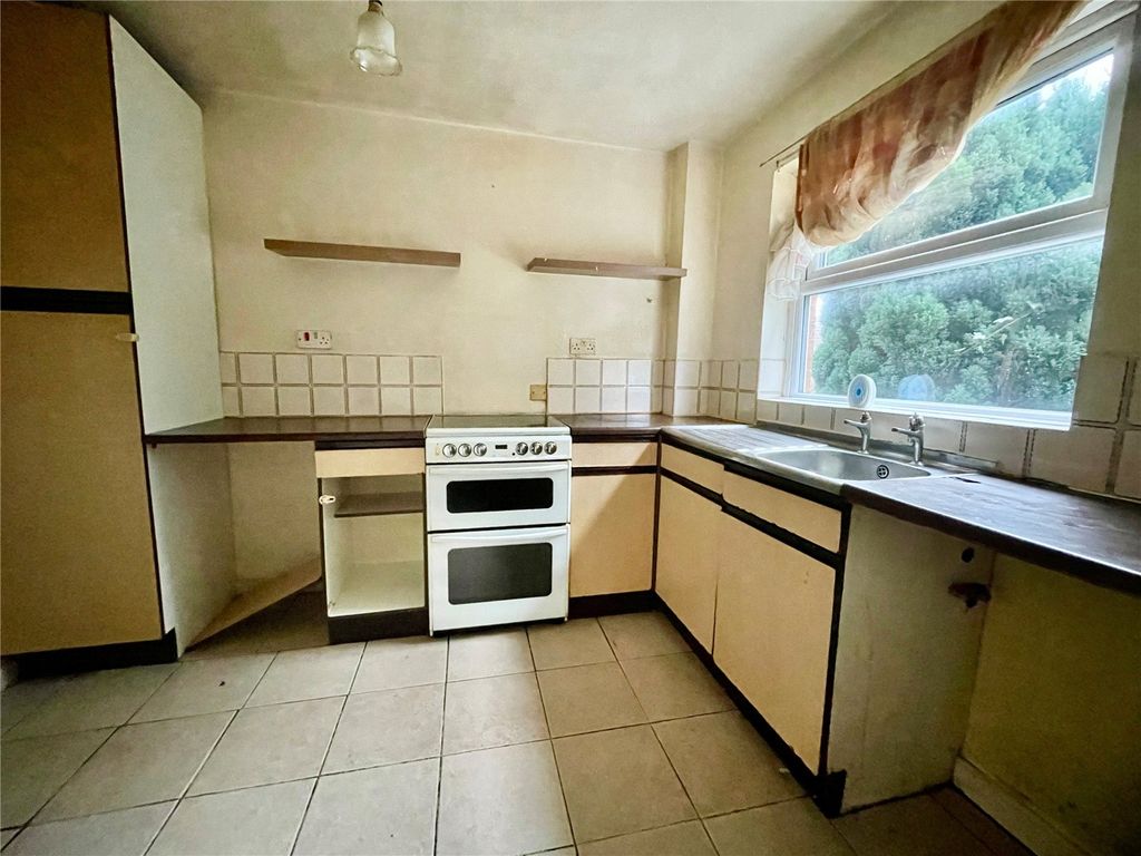 Property photo 3 of 7 Kitchen