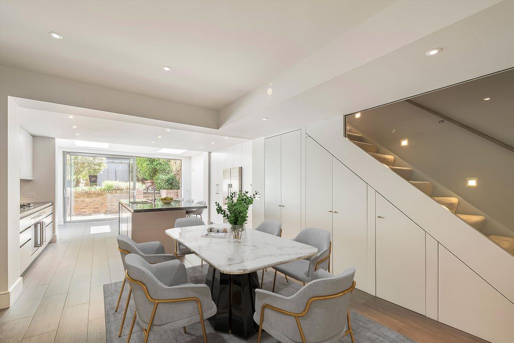 Property photo 3 of 17 Image