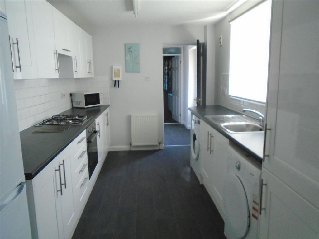 Property photo 1 of 1 Kitchen (2).Jpg