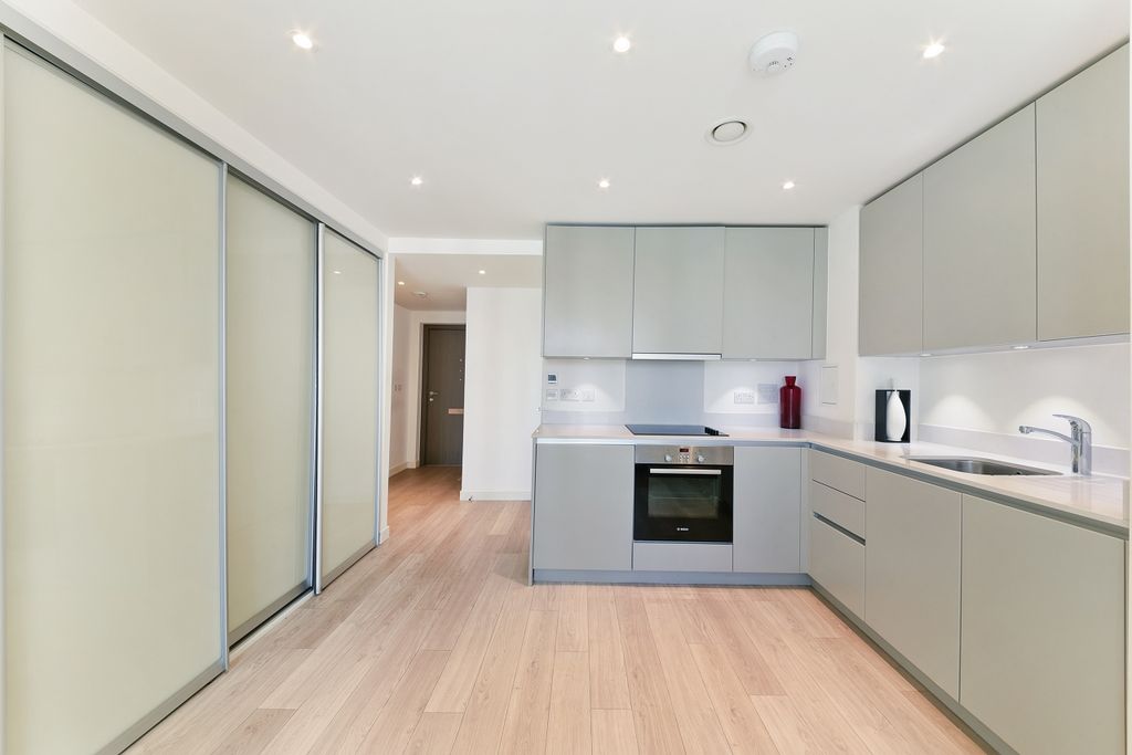 Property photo 3 of 10 Kitchen